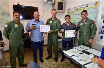 Prefeito recebe medalha e certificado pelo apoio a 5ª Brave